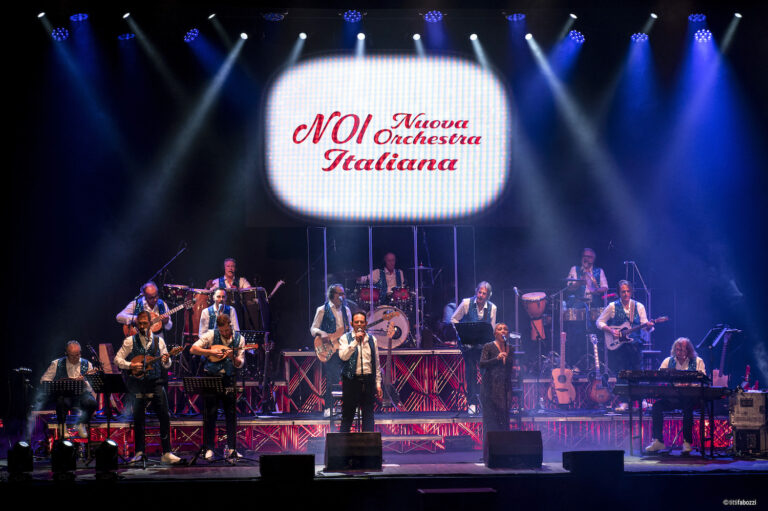 Nuova Orchestra Italiana con Gino RivieccioTeatro AugusteoNapoli